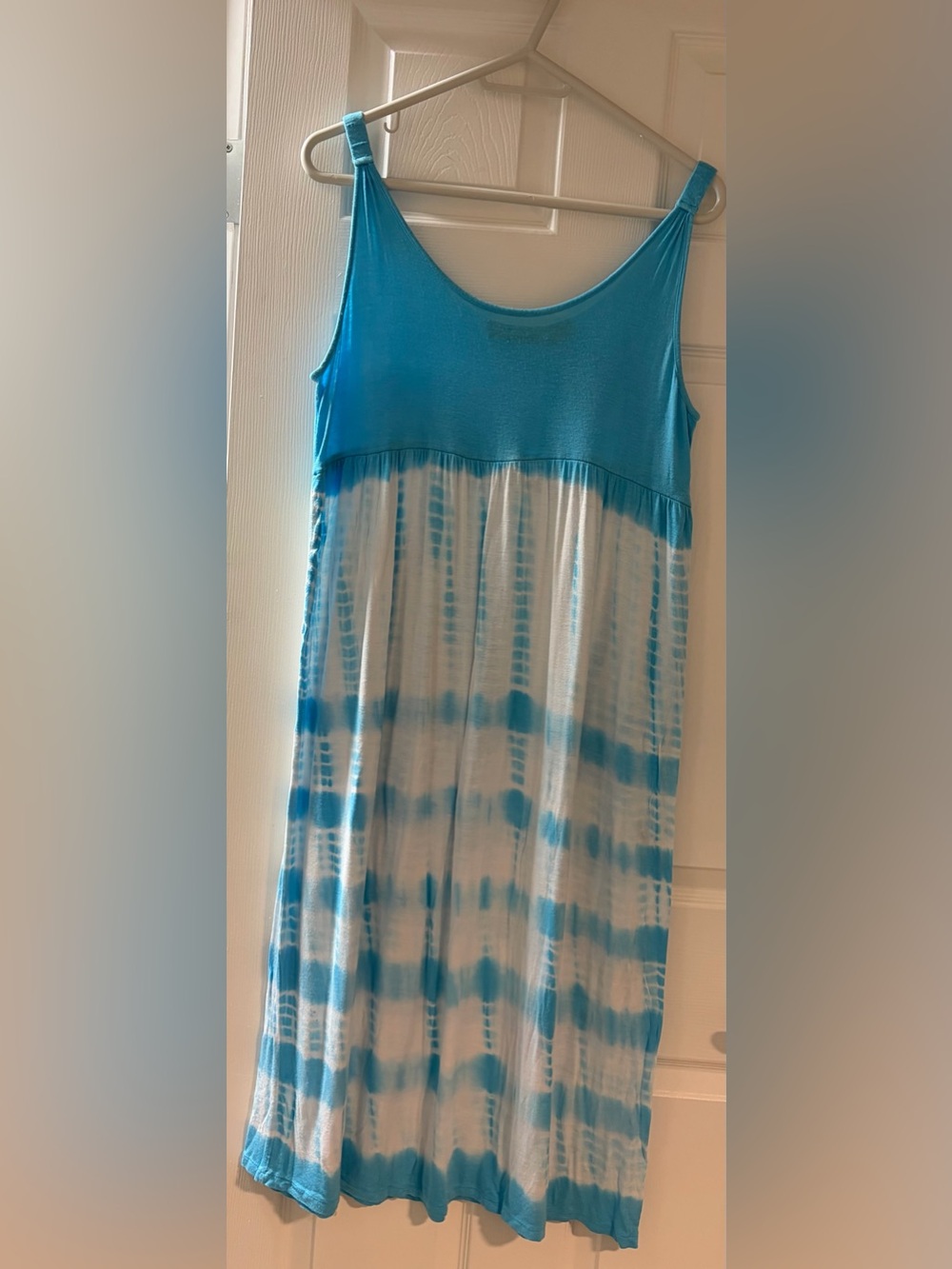Beautiful Women’s rays sun, blue & white cover up.